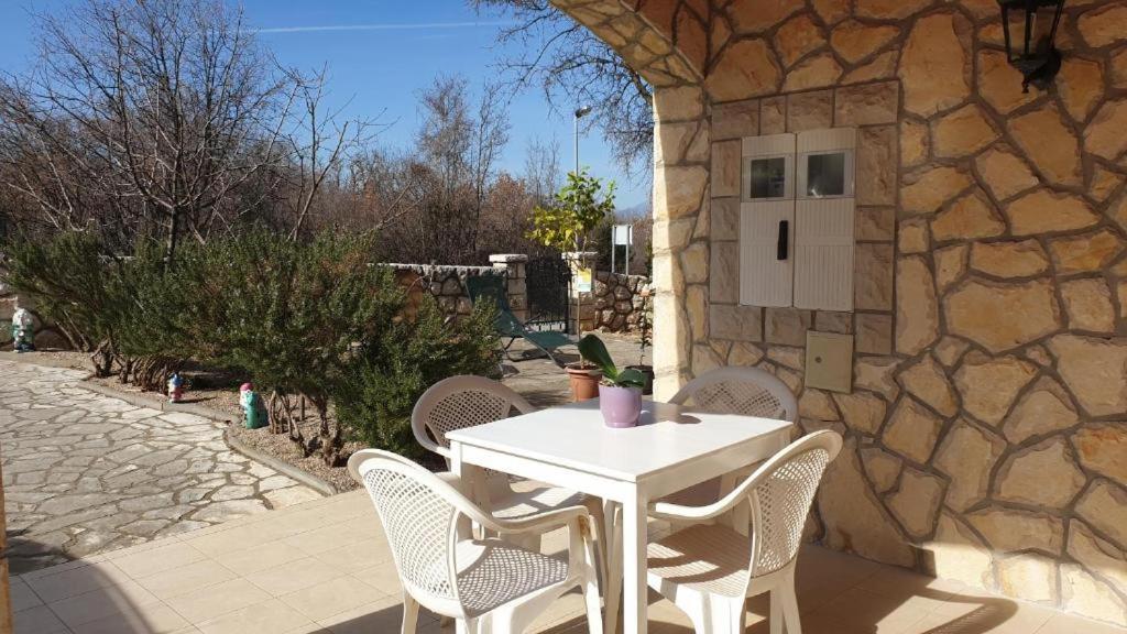 Apartments Roses Добринь Экстерьер фото