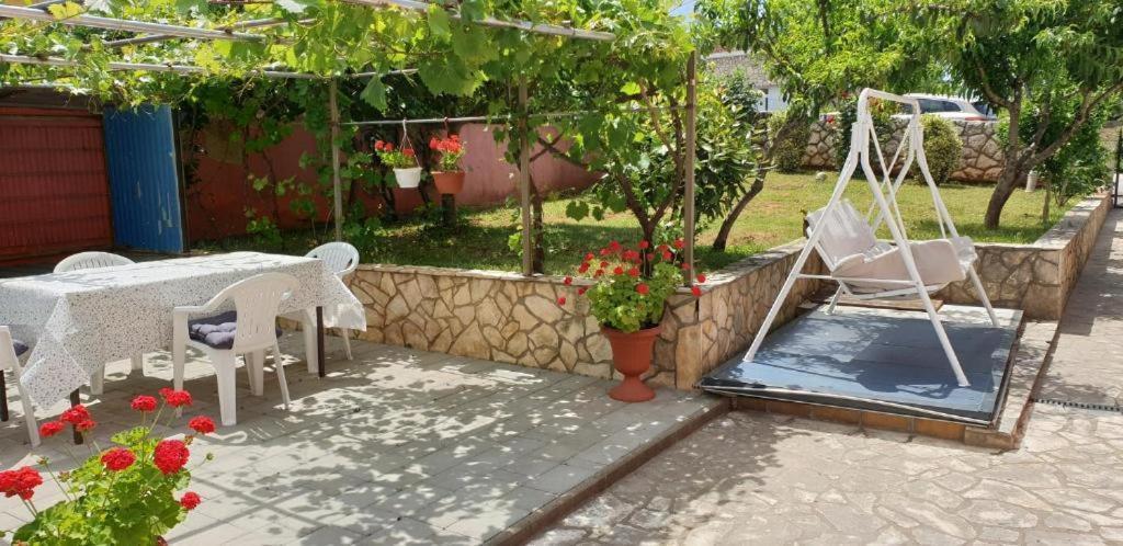 Apartments Roses Добринь Экстерьер фото