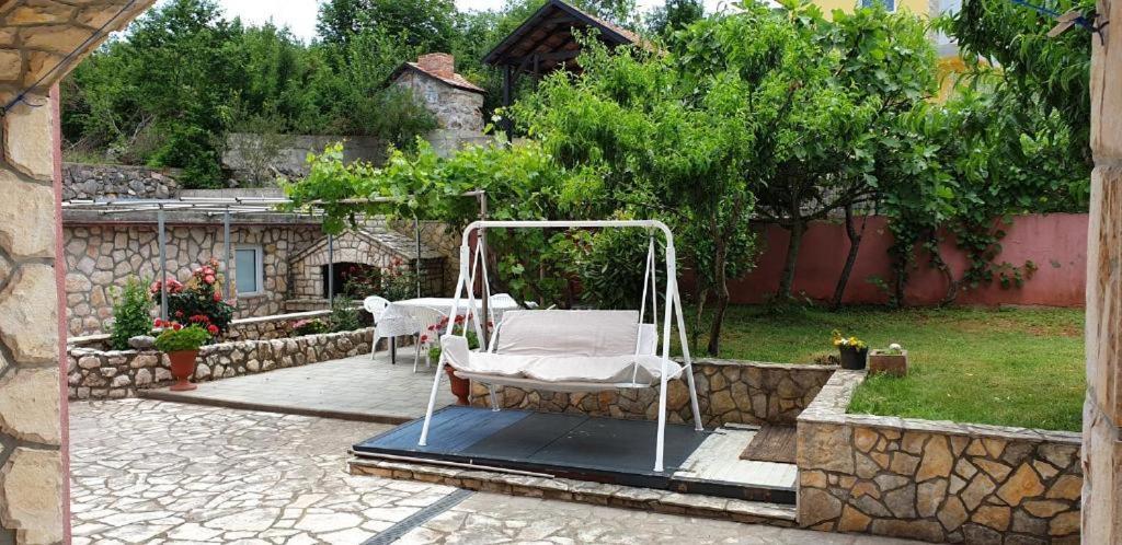 Apartments Roses Добринь Экстерьер фото