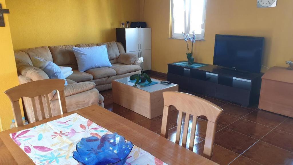 Apartments Roses Добринь Экстерьер фото