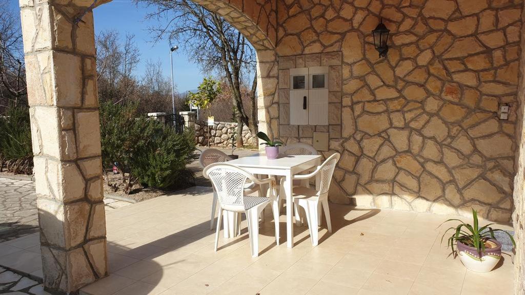 Apartments Roses Добринь Экстерьер фото