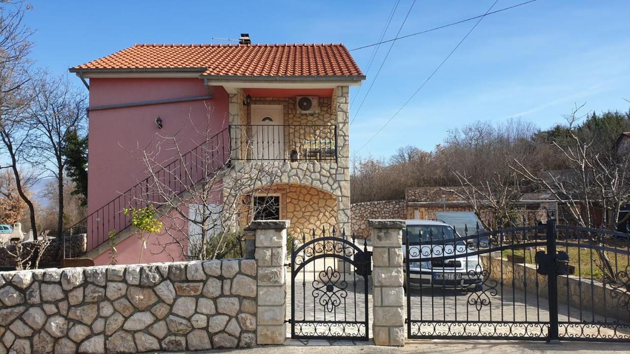 Apartments Roses Добринь Экстерьер фото